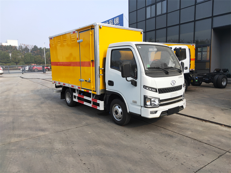 躍進福運小型炸藥運輸車