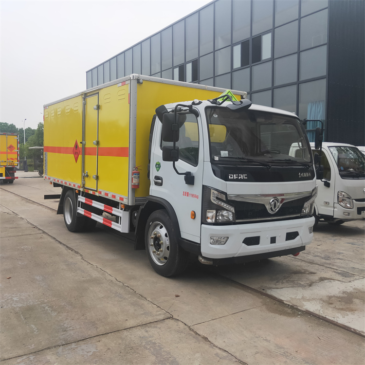 東風福瑞卡7噸爆破器材運輸車